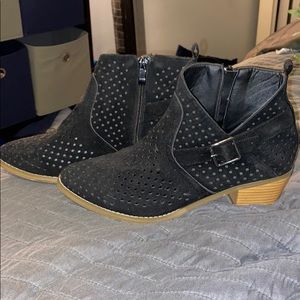 Cute black booties!